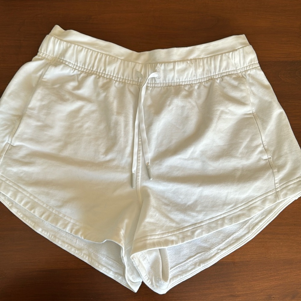 Lululemon size 6 white shorts